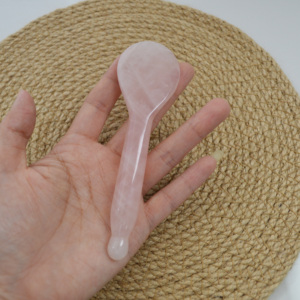 Outil de massage Gua Sha en forme de cuillère en quartz rose fait à la main, fonction musicale, bâton de thérapie d'<span class=keywords><strong>acupuncture</strong></span>, <span class=keywords><strong>rajeunissement</strong></span> de la peau du <span class=keywords><strong>visage</strong></span> - Product Image 1