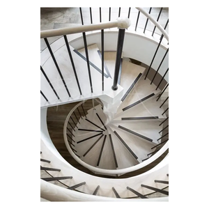 บันไดวนแบบกำหนดเอง ขนาดท่อตรงกลางหนึ่งร้อยห้าสิบมิลลิเมตร บันไดไม้เมเปิลแข็งแรง พร้อมราวบันไดลวดลายเกลียว - Product Image 5