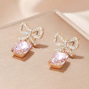 Nuevos pendientes de gota de lazo de tono dorado dulce, pendiente de lazo de diamante de cristal de diamantes de imitación cuadrado rosa