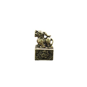 Llavero de Latón con Sello Pixiu, Pequeño Colgante, Adorno de Escritorio, Ornamento Portátil con Diseño de Animal - Product Image 1