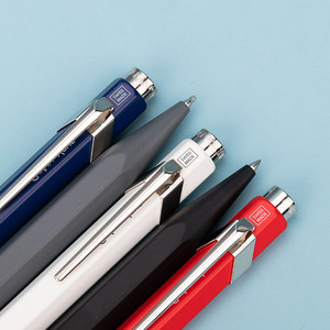 Stylo à bille CARAN D'ACHE 849, pointe arrondie en métal, largeur d'écriture de 0,5 mm, à pression, pour le bureau, la calligraphie haut de gamme, coffret cadeau - Product Image 3