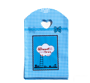Bolsa de Compras Reutilizable HOYO de 13 x 21 cm (5.1 x 8.3 Pulgadas) con Diseño de Nubes Dulces y Encantadoras en Azul a Cuadros, Asa en Forma de Corazón - Product Image 1