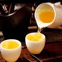 Vente en gros de gâteaux de thé Pu-erh cru du Yunnan 357g, thé Pu-erh Sheng traditionnel compressé aromatisé