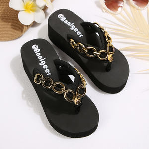 Tongs compensées noires tendance avec chaîne dorée, sandales confortables à enfiler pour <span class=keywords><strong>femme</strong></span>, été - Product Image 5