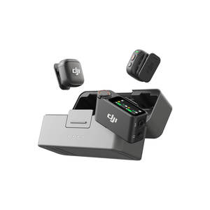 Micrófono Dinámico de Mano DJI Mic 3 con Tipo <span class=keywords><strong>C</strong></span>, 2 TX + 1 RX + Estuche de Carga, Capacidad 4TX + 8RX y Salida de Cuatro Canales - Product Image 1