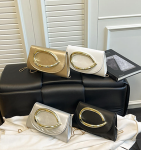 Nouveau sac à bandoulière carré pour femme, élégant, minimaliste et tendance, grande capacité, avec chaîne, idéal pour les soirées et les banquets. - Product Image 1