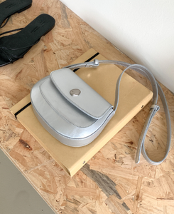 กระเป๋าสะพายไหล่ผู้หญิงแบบพับได้ รุ่นใหม่ ทำจากวัสดุ PU ดีไซน์เรียบง่าย พร้อมสายสะพายไหล่ปรับระดับได้ ทรงอานม้า - Product Image 2