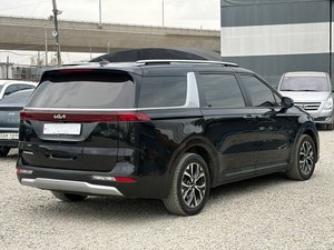 Práctica Minivan Diésel Automática de 4ª Generación BLACK Carnival 2023 con Puertas Dobles y Gran Espacio de Carga - Product Image 2