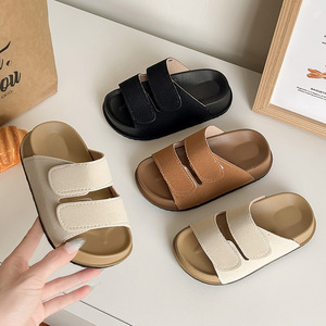 Sandales à plateforme pour enfants, tendance, à porter à l'extérieur, à bout ouvert, avec fermeture Velcro, style Bocken, pour jeunes enfants et enfants plus grands, avec semelle extérieure en PVC à la cheville - Product Image 1