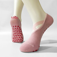 Chaussettes de yoga à talon ouvert en silicone rose avec motif cœur et logo personnalisé, sangle de maintien pour femmes, idéales pour le Pilates et la danse