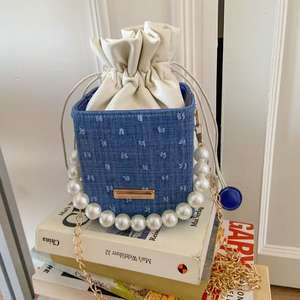 Bolso cuadrado estructurado con cierre de cordón y bordado floral para mujer - Product Image 6