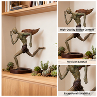 Sculpture décorative de table en bronze patiné, représentant un homme ailé en course, style art moderne, pour la maison ou le bureau