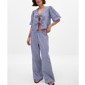 Ensemble assorti décontracté pour femme, motif gingham, 2 pièces : haut court à manches bouffantes à nouer sur le devant et pantalon taille haute à jambes larges, idéal pour les vacances - Product Image 2