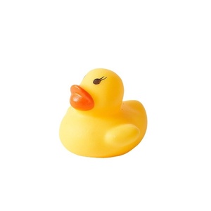 Jouet de pincement de <span class=keywords><strong>canard</strong></span> jaune pour piscine de bain en caoutchouc PVC petits jouets éducatifs personnalisés pour magasin de thé au lait <span class=keywords><strong>canard</strong></span> jaune petit - Product Image 5