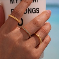 Penjualan laris perhiasan halus ringan baja tahan karat berlapis emas 18k CNC Inlay Zircon tiga lapis cincin tumpuk
