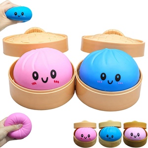Jouet anti-stress Squishy en forme de boulette de raviolis avec visage souriant, simulation alimentaire, unisexe, à partir de 14 ans - Product Image 1