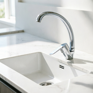 Robinet de cuisine moderne à un seul trou en alliage de zinc avec corps chromé et cartouche céramique, idéal pour les cuisines d'hôtels et d'appartements - Product Image 6