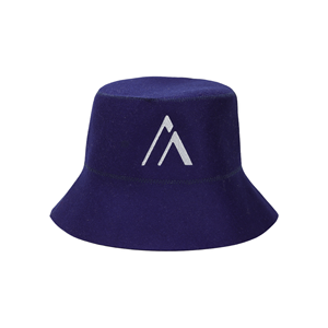 Un gorro de sauna de lana pura color índigo profundo que elimina todo lo que no es el montaje y el vapor. - Product Image 2