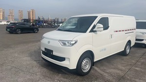 Camion électrique grand format DFSK EC75, 2 places, grand espace de chargement de 6,9 m³, autonomie de 300 km + télécommande avec port de charge rapide - Product Image 2