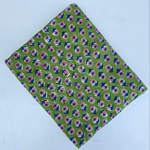 Hermosa Tela de Algodón India Hecha a Mano con Estampado Floral de Alta Calidad para Vestidos de Niñas, Camisas, Trajes, Ropa de Niños y Sofás - Product Image 1