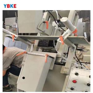 Machine de fraisage à deux axes commandée par PLC et motorisée pour la production de fenêtres en aluminium, UPVC et PVC - Product Image 5