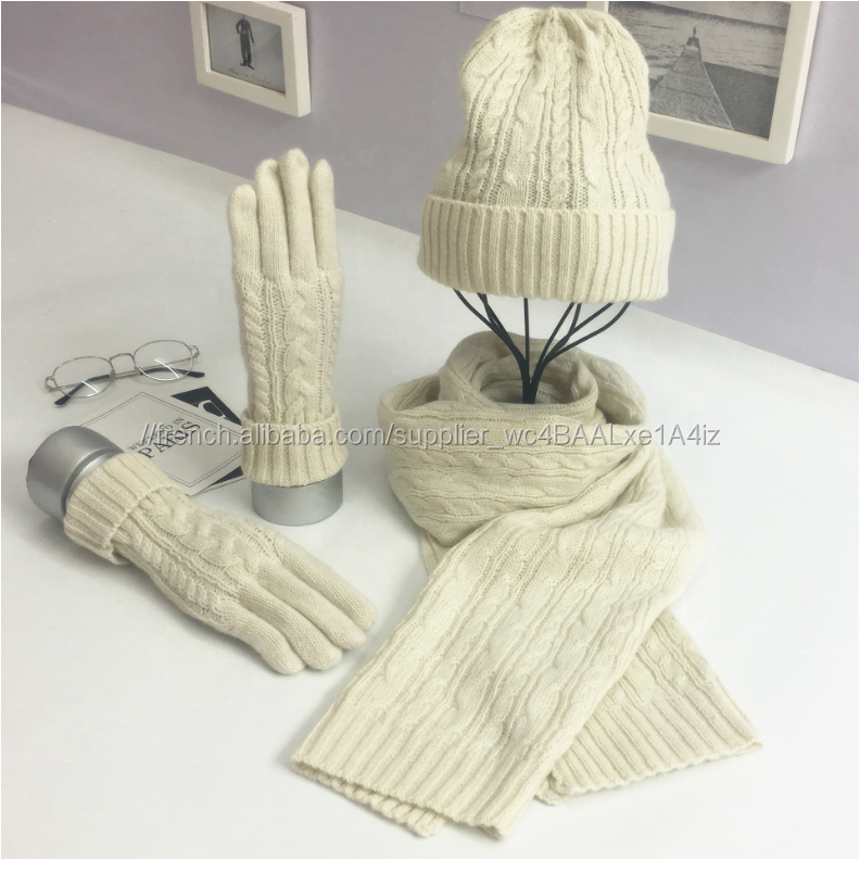 Dames en laine d'agneau écharpe chapeau et gants ensembles