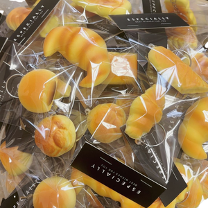 Nouveautés : Série de porte-clés miniatures en PU effet pâtisserie, jouet à presser super doux anti-stress, cadeau thérapeutique de bureau unisexe - Product Image 1