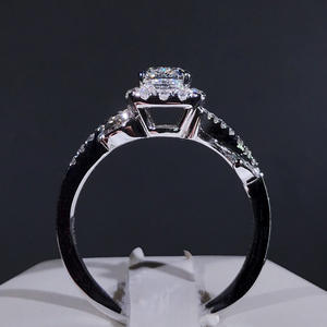 Anello Q574 in Oro Bianco con Diamante Taglio Cushion Naturale Colore D, Gioiello da Donna per Fidanzamento - Product Image 6