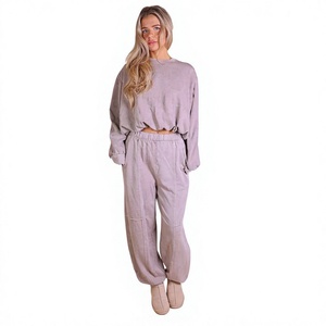 Ensemble tricoté gris 2 pièces pour femme, coupe ample, décontracté, hauts à manches longues et col rond avec poches, pantalon de jogging, toutes saisons - Product Image 1
