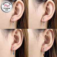 Boucles d'oreilles créoles pendantes tendance en zircon Freya pour femmes, en titane G23, pour piercing hélix, daith, lobe, bijoux de piercing, boucles d'oreilles créoles argentées