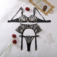 Ensemble de lingerie en maille transparente à broderies florales en 3 pièces, soutien-gorge et culotte sexy en dentelle pour femmes avec porte-jarretelles, vêtements intimes