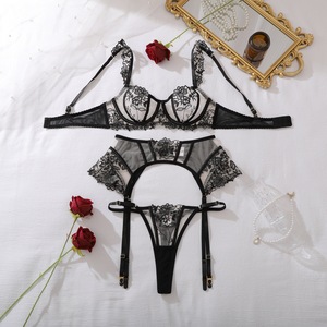 Ensemble de lingerie en maille transparente à broderies florales en 3 pièces, soutien-gorge et culotte sexy en dentelle pour femmes avec <span class=keywords><strong>porte</strong></span>-<span class=keywords><strong>jarretelles</strong></span>, vêtements intimes - Product Image 6