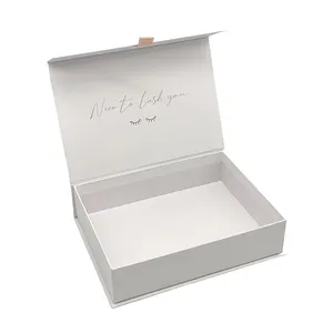 Lüks çevre dostu özel sevgililer ambalaj dekoratif sert kapak üst beyaz katlanır kağit kutu manyetik hediye kutuları için mevcut