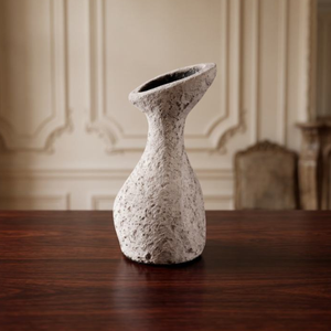 Jarrón de cerámica blanco moteado Wabi Sabi, hecho de arcilla de textura rugosa para realzar la decoración de tu sala de estar. - Product Image 2