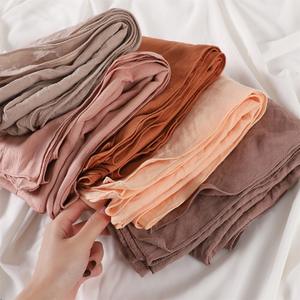 Jilbab Segi Empat Bahan Mikro Elastis Bernapas, Lembut, Anti Kusut, Warna Solid untuk Wanita - Product Image 3