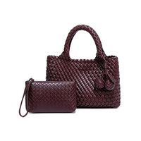 Nouveau sac fourre-tout décontracté en cuir souple pour femmes avec petit sac à main assorti mère-enfant, sac bandoulière tissé polyvalent pour femmes