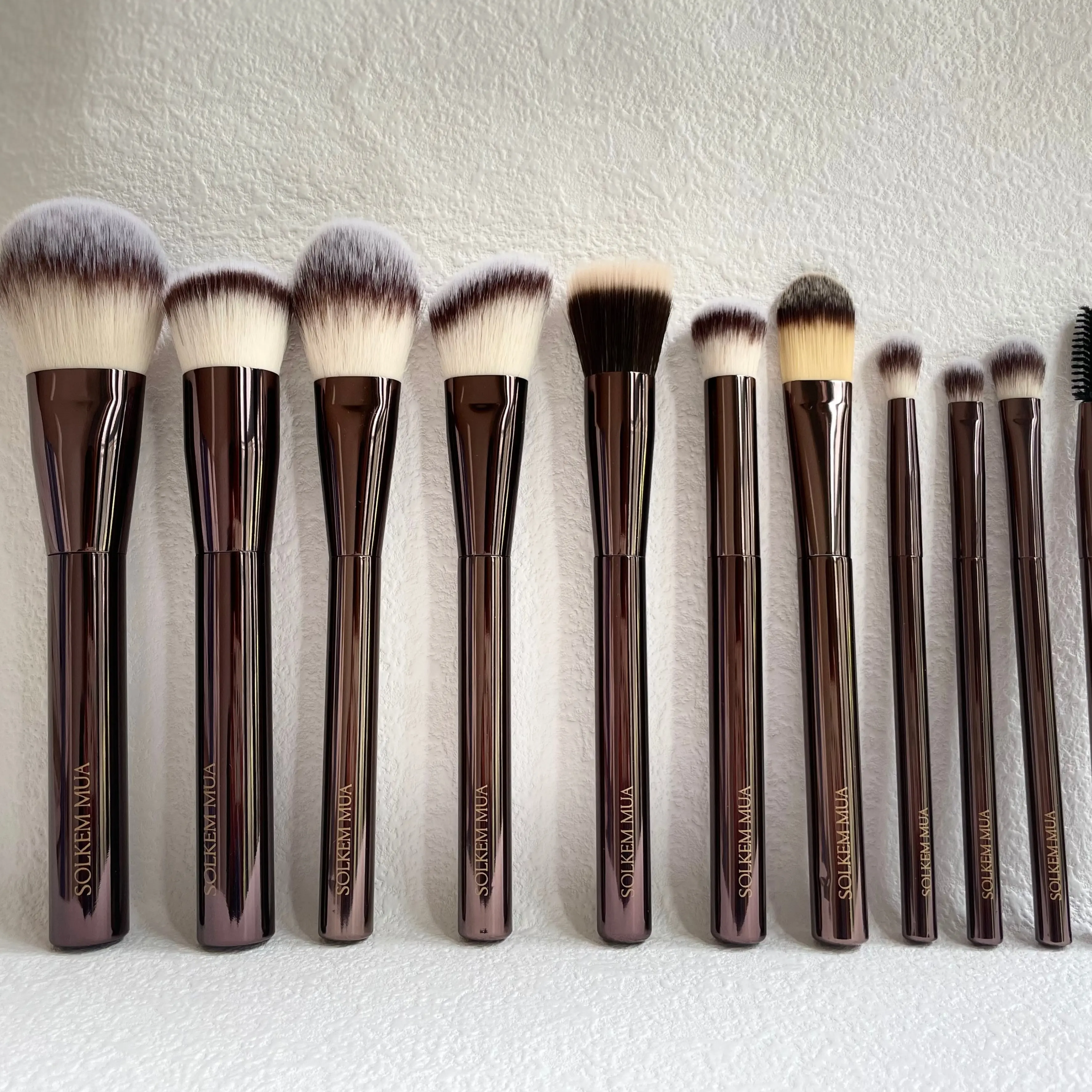 15 pinceaux professionnels de luxe haut de gamme à base brun bronzant personnalisés pour kit de beauté pour cheveux naturels végétaliens doux ensemble de pinceaux de maquillage