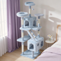 Tour pour chat en lin gris clair moelleux avec deux condos fermés, hauteur réglable, poteaux à gratter en sisal écologiques et balles suspendues