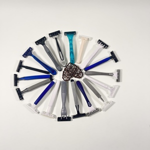 Rasoir jetable YiRui <span class=keywords><strong>BH</strong></span> en gros, triple lame de sécurité en acier inoxydable, manche en bambou doux, crème à raser pour la protection des hôtels - Product Image 4