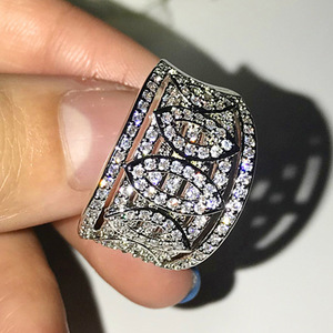 Anello da Donna con Micro Incastonatura di Zirconi, Elegante Gioiello per Feste, Banchetti e Fidanzamenti - Product Image 6
