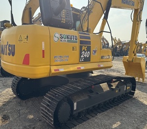 Podeux accueillir différents accessoires  Faible nombre d'heures de fonctionnement  Komatsu PC240LC  PC240  24 tonnes  Grande excavatrice d'occasion pour la construction/bâtiment - Product Image 4