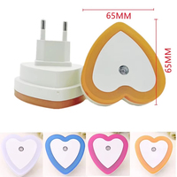Veilleuse LED miniature en forme de cœur intelligente et moderne avec capteur de lumière, à brancher, économie d'énergie, lampe murale, allumage/extinction automatique, chambre d'enfant
