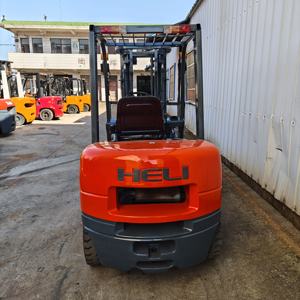 Chariot élévateur diesel 3 tonnes d'occasion à faible coût, mini 4x4 avec mât triple libre 4,5 m pour port - Product Image 2