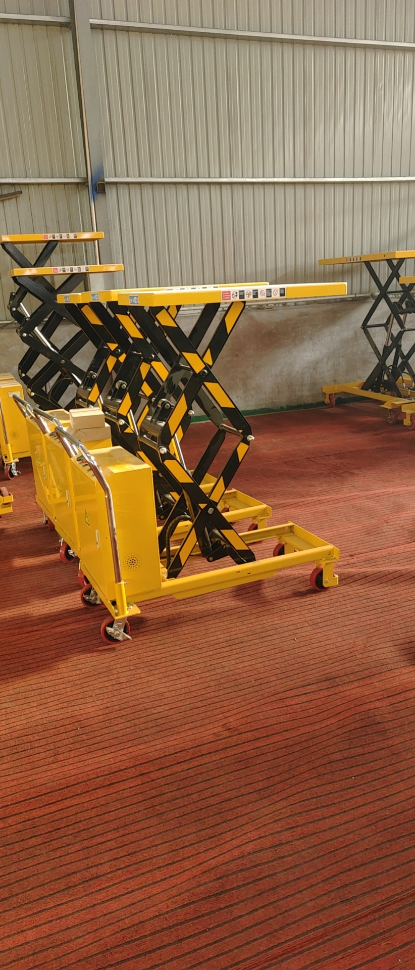 High Reach Steel Hand Truck with Retractable Lip for Versatile Cargo and Effortless Handling