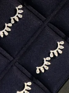 เครื่องประดับแฟชั่นซินฟลาย ทองคำแท้ 18K เพชรธรรมชาติ 0.4 กะรัต ต่างหูแบบขนตา สำหรับสุภาพสตรี - Product Image 2