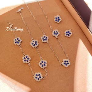 Conjunto de Joyas de Plata 925 Original con Flor, Aretes y Colgante de Pétalos, Set Primaveral para Mujer - Product Image 1