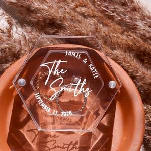 Boîte magnétique pour bagues de mariage avec couvercle en acrylique Boîte hexagonale transparente pour porteurs de bagues de mariage Boîte à bagues personnalisée et personnalisée - Product Image 5