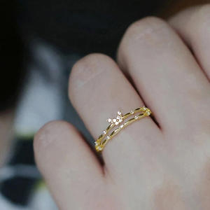 T0220 Anello da Donna in Oro Giallo con Diamanti, Design a Farfalla, Taglio Brillante Rotondo, Diamanti Naturali, Gioiello per Uso Quotidiano - Product Image 3