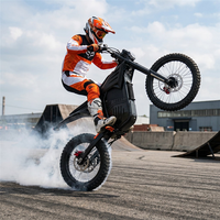 Moto tout-terrain électrique silencieuse à émissions zéro YeeE M7 60V27AH 6000W 65KM/H pour le transport des équipes de tournage de films