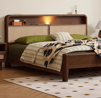 Lit double minimaliste moderne pour chambre principale Lit queen/king size en chêne massif et rotin pour la maison